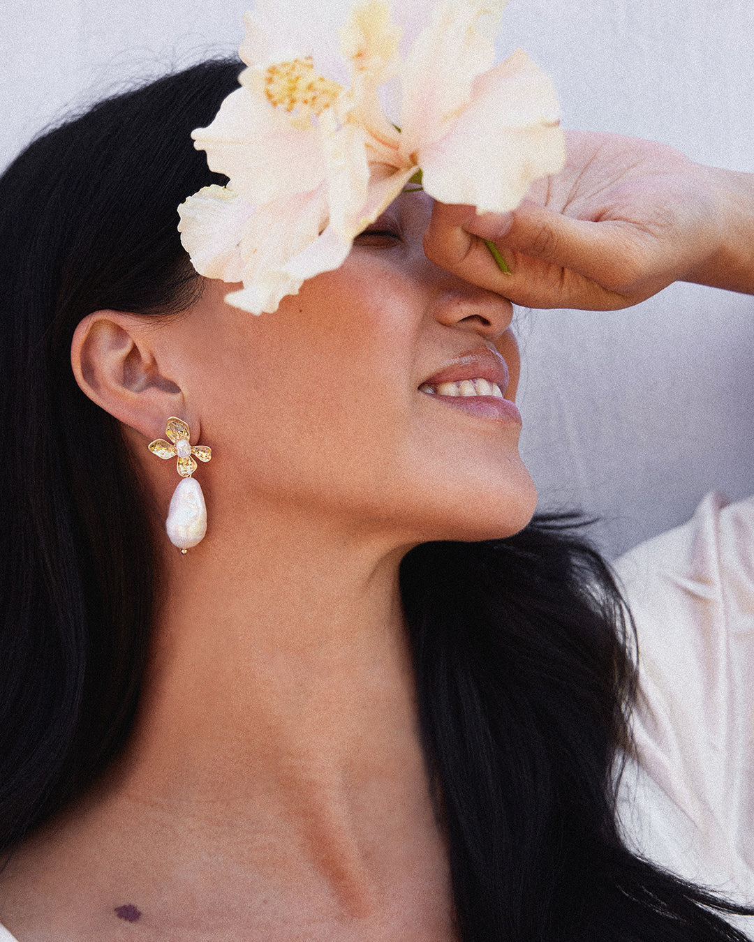 Flower Pearl Earrings - Jolie & Deen 