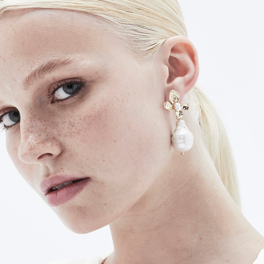 Flower Pearl Earrings - Jolie & Deen 
