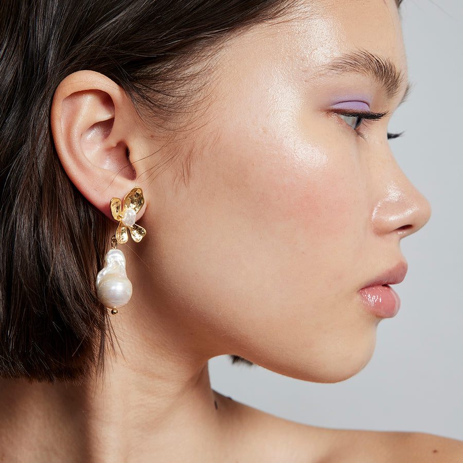 Flower Pearl Earrings - Jolie & Deen 